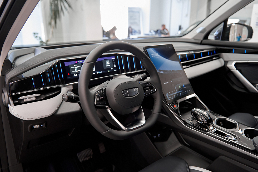 Geely Atlas Флагман, зеленый