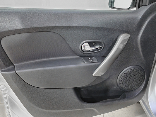 Renault Sandero Confort, 2015 года, пробег 154592 км