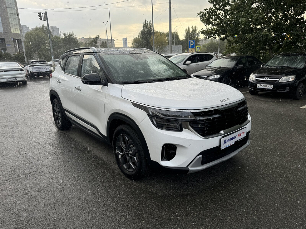 Kia Seltos Luxe, черный
