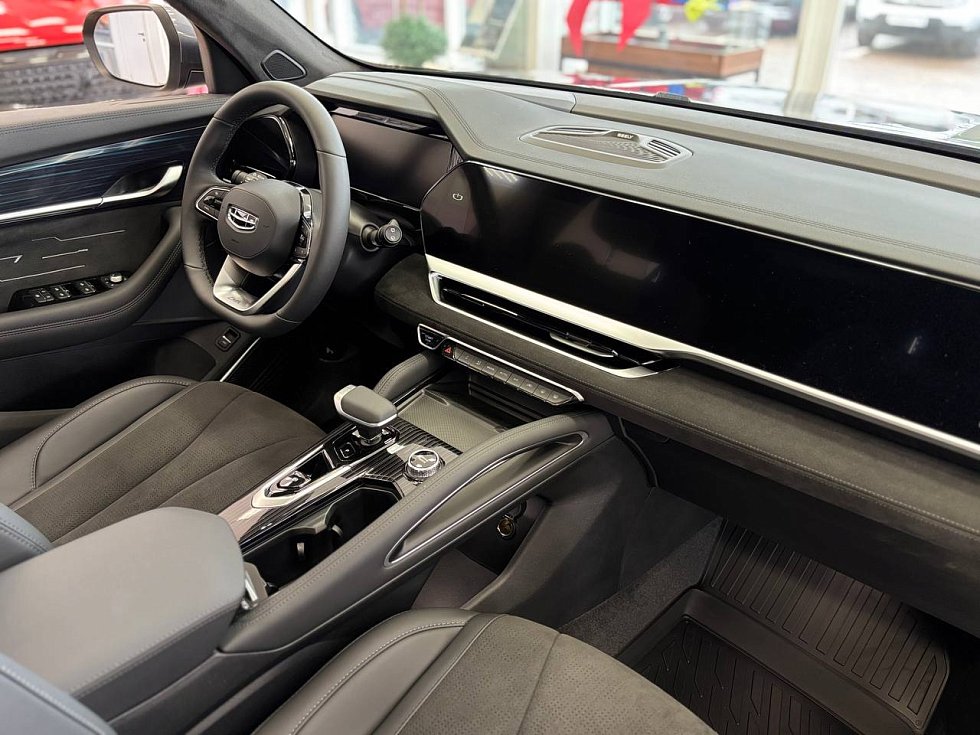 Geely Monjaro Люкс, серый