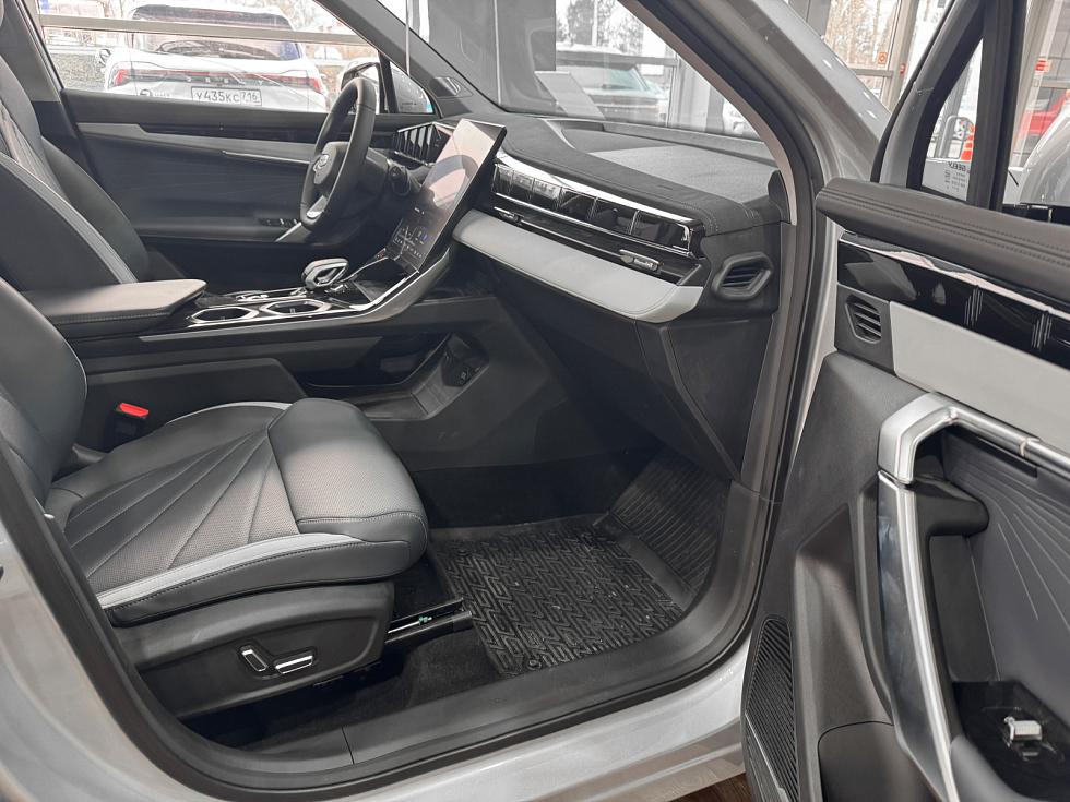 Geely Atlas Flagship, серебряный