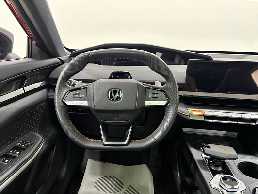 Changan UNI-V Комфорт, 2023 года, пробег 20418 км