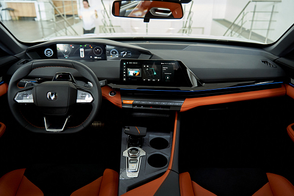 Changan UNI-V Tech, белый