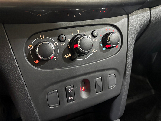 Renault Sandero Stepway Life, 2019 года, пробег 30176 км