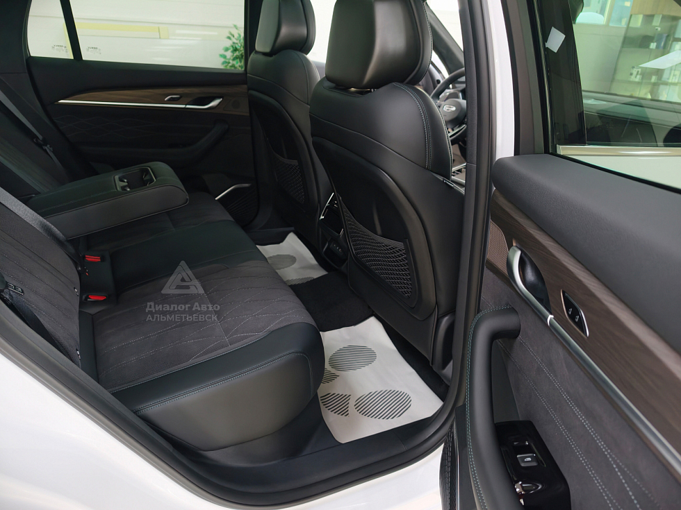 Geely Monjaro Flagship SE, белый