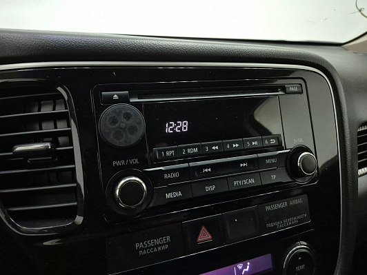 Mitsubishi Outlander Intense, 2016 года, пробег 172205 км