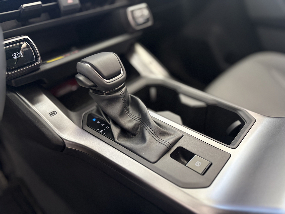 Toyota RAV4 Luxury, черный