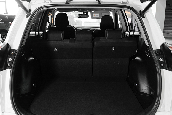 Toyota RAV4, 2017 года, пробег 187660 км