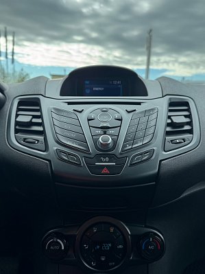 Ford Fiesta White and Black, 2018 года, пробег 144314 км