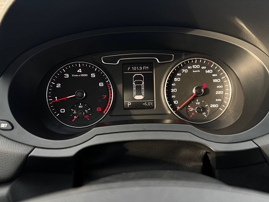 Audi Q3, 2012 года, пробег 215883 км