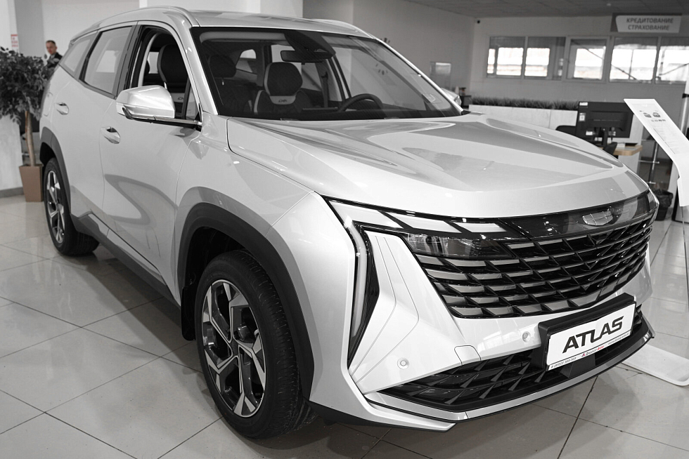 Geely Atlas Флагман, серебряный