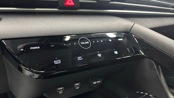 Hyundai Elantra LUX, 2023 года, пробег 20121 км