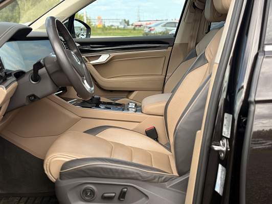 Volkswagen Touareg Exclusive, 2019 года, пробег 106856 км