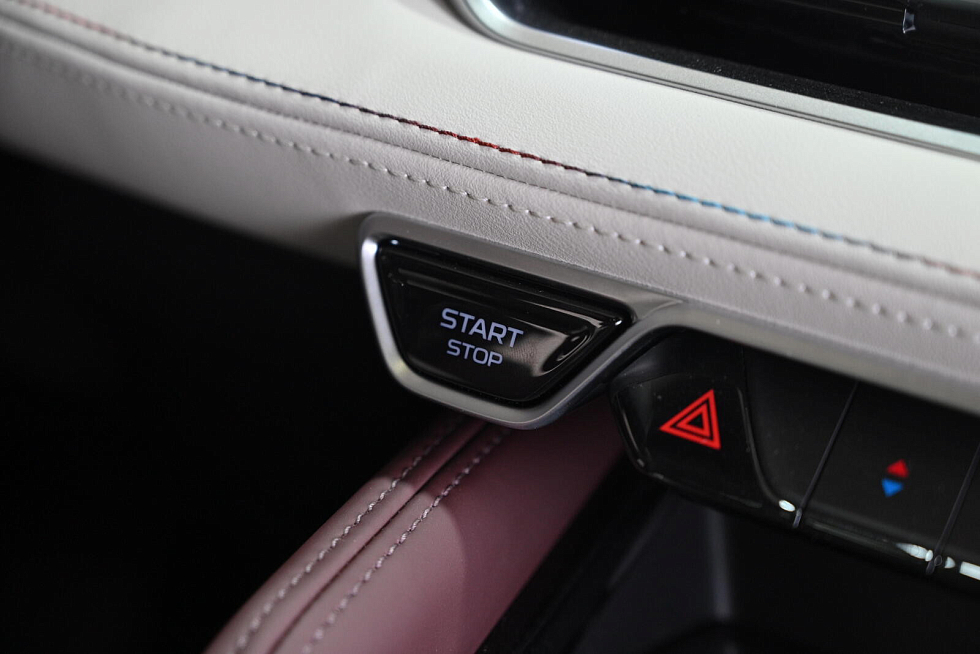 Geely Monjaro Flagship (2023-2025), белый