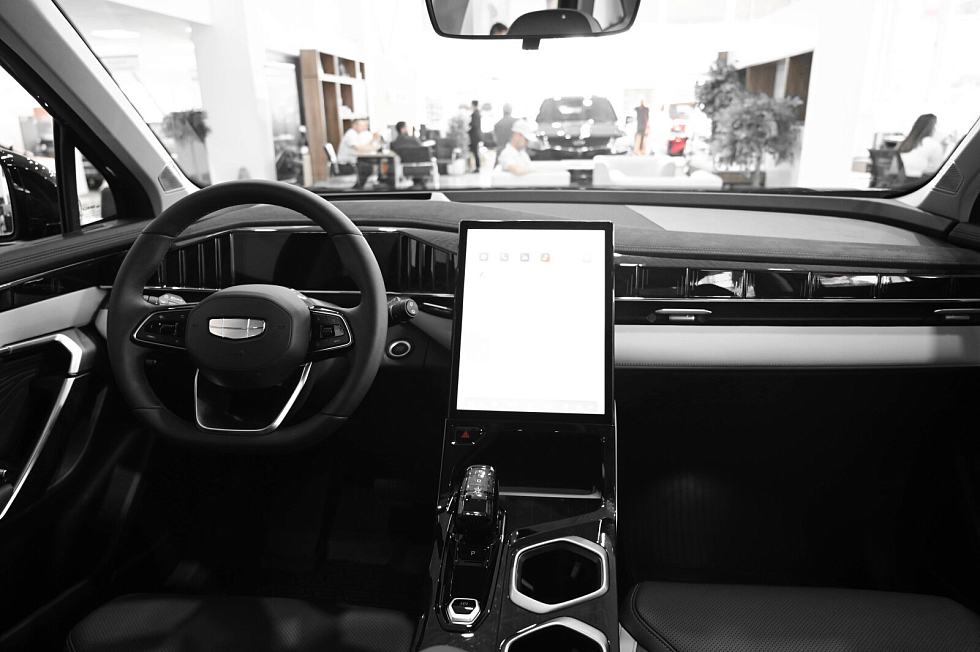 Geely Atlas , черный