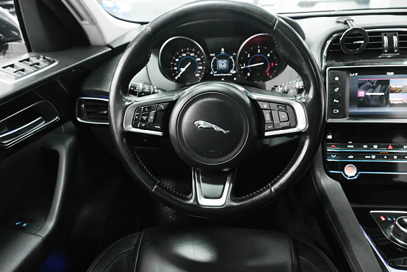 Jaguar F-Pace Pure, 2018 года, пробег 137210 км