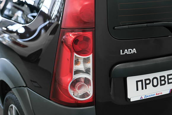 Lada (ВАЗ) Largus Luxe (7 мест), 2017 года, пробег 187000 км