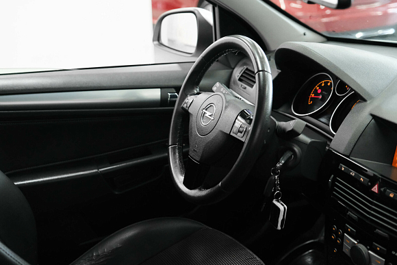 Opel Astra Cosmo, 2013 года, пробег 127000 км