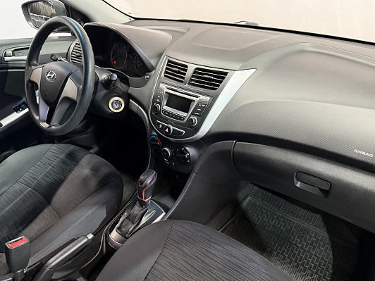 Hyundai Solaris Active, 2016 года, пробег 125000 км