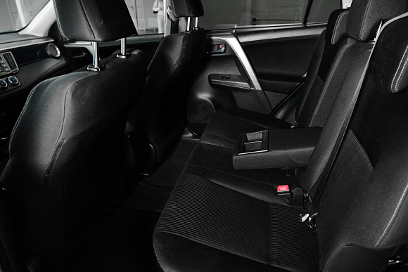 Toyota RAV4, 2015 года, пробег 122000 км