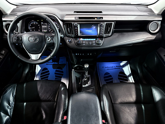 Toyota RAV4 Престиж, 2017 года, пробег 156000 км