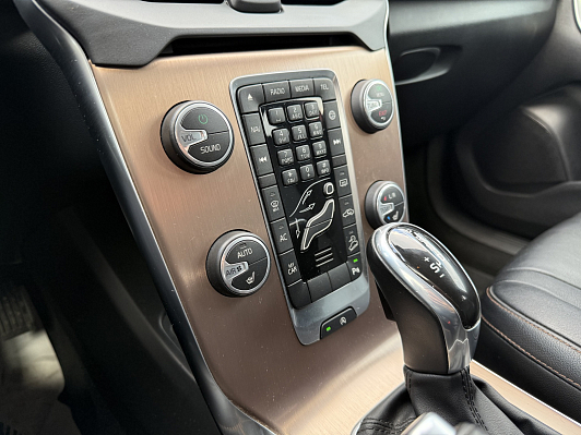 Volvo V40 Cross Country Summum, 2016 года, пробег 100000 км