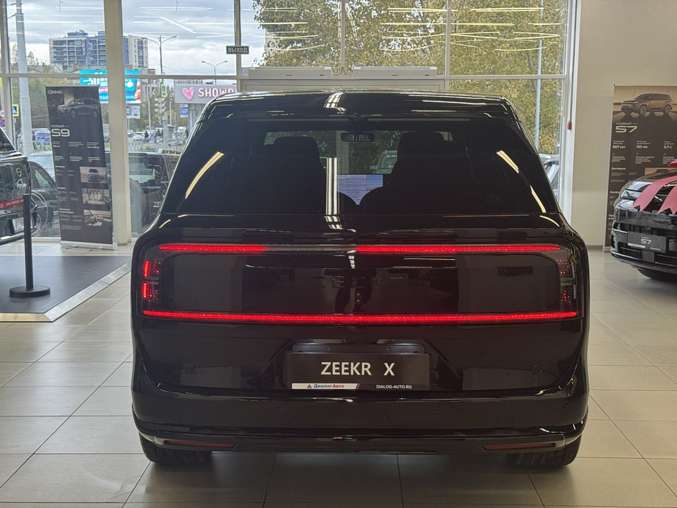 Zeekr 9X Hyper (6 seats), черный