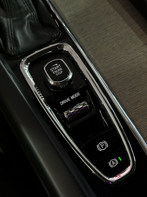 Volvo XC60 Inscription, 2018 года, пробег 525001 км