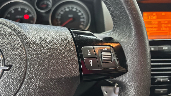 Opel Astra, 2012 года, пробег 105806 км