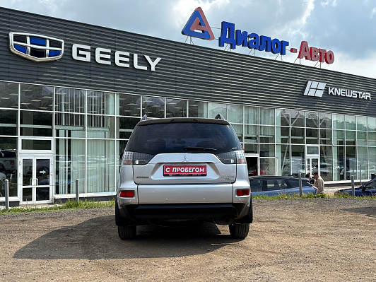 Mitsubishi Outlander Intense, 2011 года, пробег 216088 км