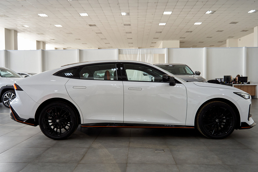 Changan UNI-V Tech, белый