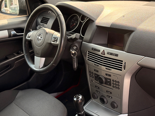 Opel Astra, 2011 года, пробег 254000 км