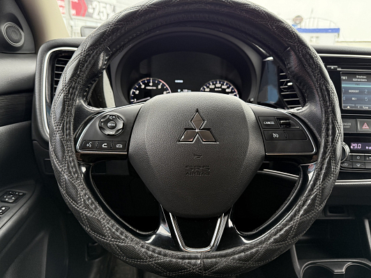 Mitsubishi Outlander Intense, 2016 года, пробег 208676 км