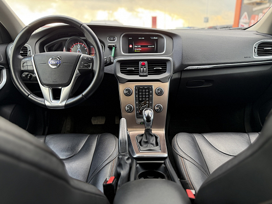 Volvo V40 Cross Country Summum, 2016 года, пробег 100000 км