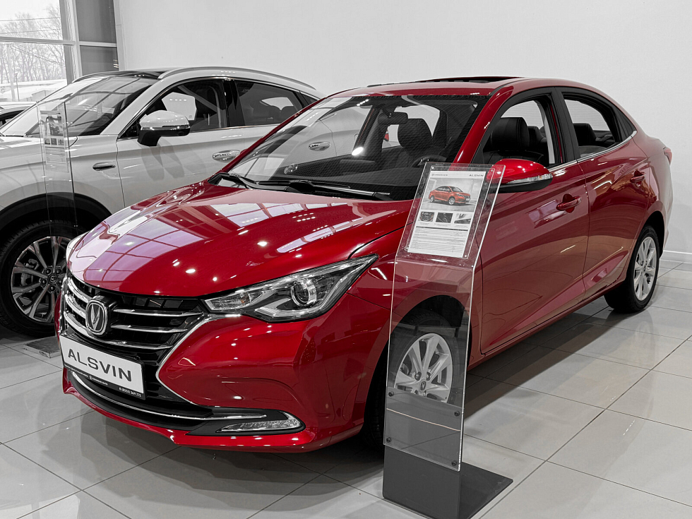 Changan Alsvin Luxe, красный
