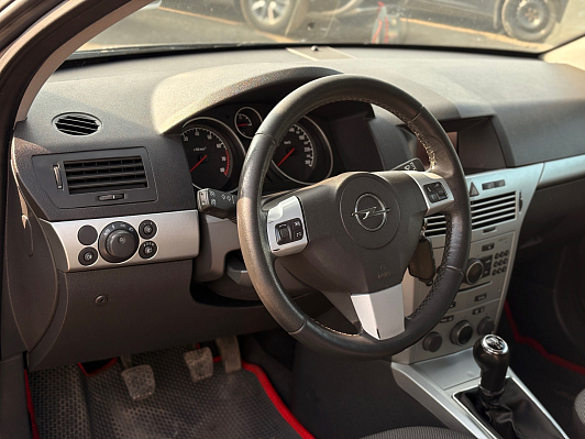 Opel Astra, 2011 года, пробег 254000 км