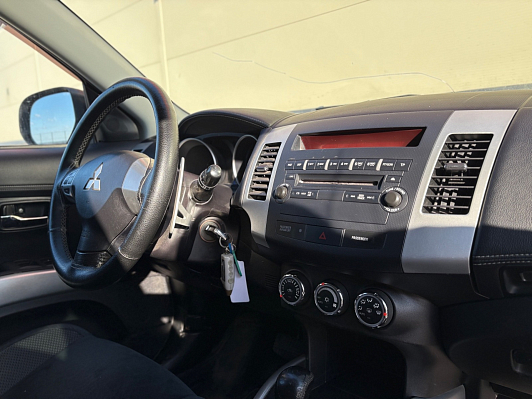 Mitsubishi Outlander Intense, 2011 года, пробег 267000 км