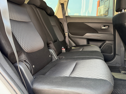 Mitsubishi Outlander Intense, 2013 года, пробег 186256 км