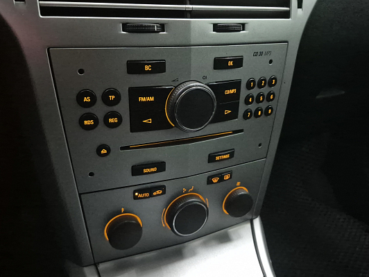 Opel Astra, 2011 года, пробег 164212 км