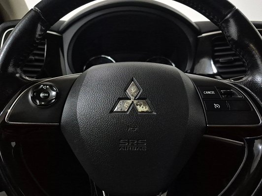 Mitsubishi Outlander Intense, 2016 года, пробег 294901 км