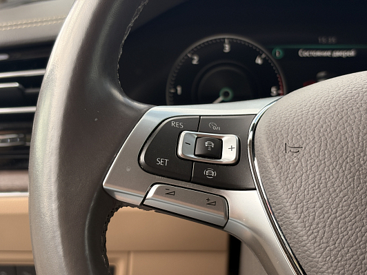 Volkswagen Touareg Exclusive, 2019 года, пробег 106856 км