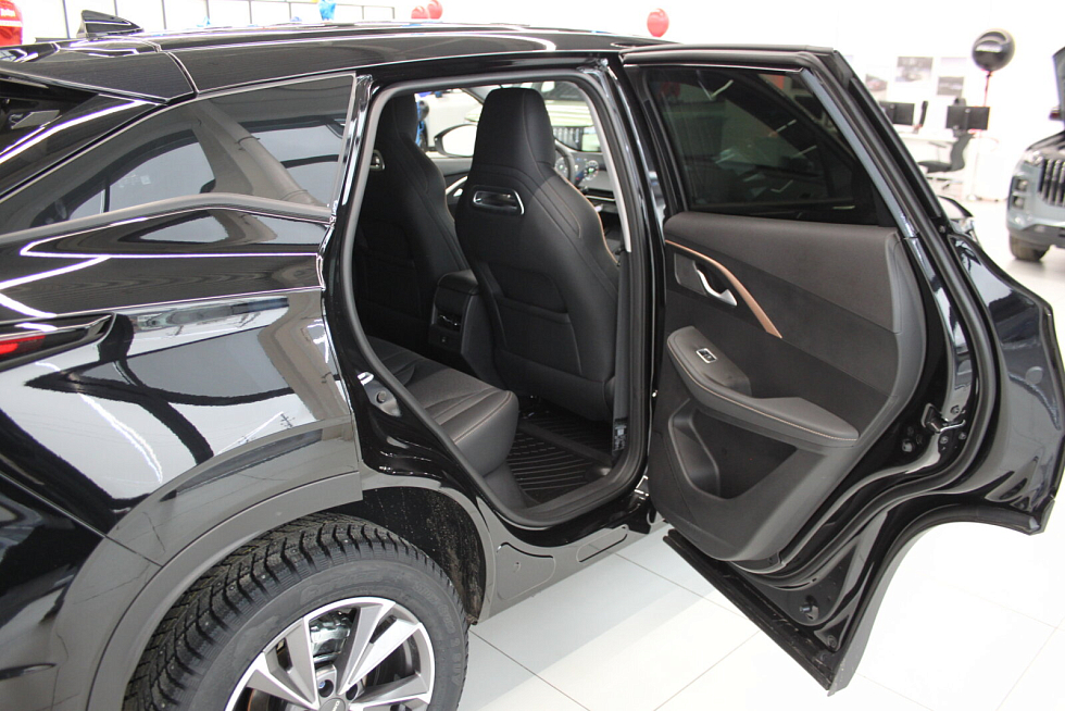 Omoda C5 Active, черный