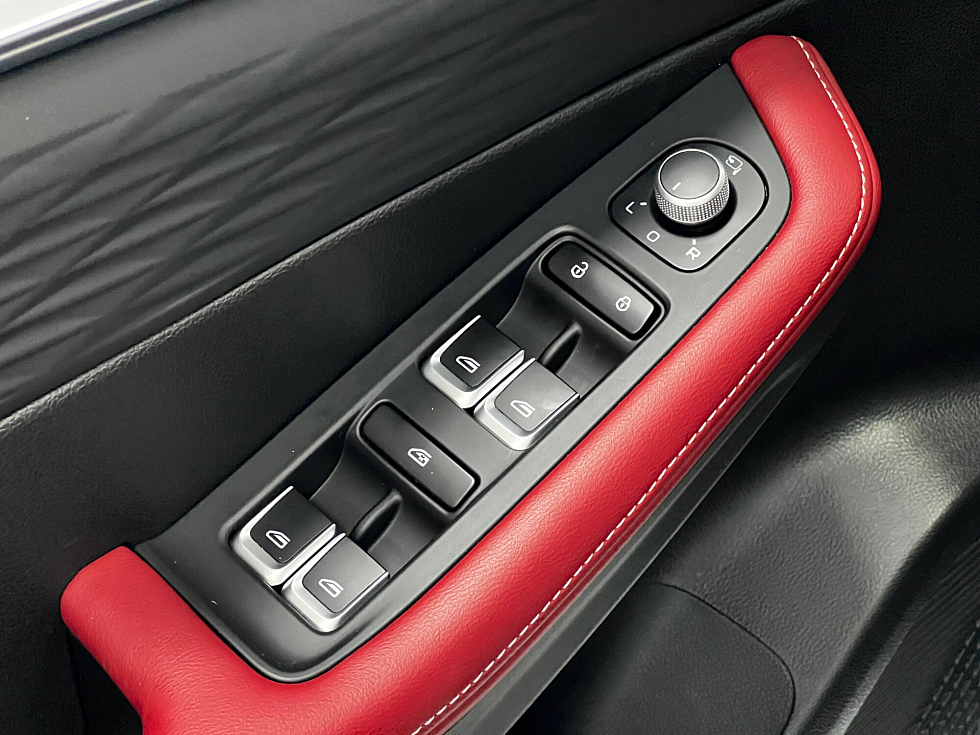 Geely Coolray Luxury, белый