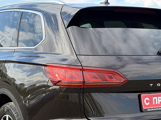 Volkswagen Touareg Exclusive, 2019 года, пробег 106856 км