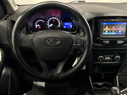 Lada (ВАЗ) XRAY Luxe Prestige (2018), 2017 года, пробег 142000 км