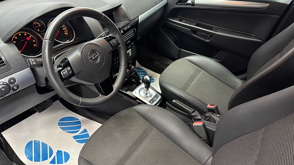 Opel Astra, 2012 года, пробег 105806 км