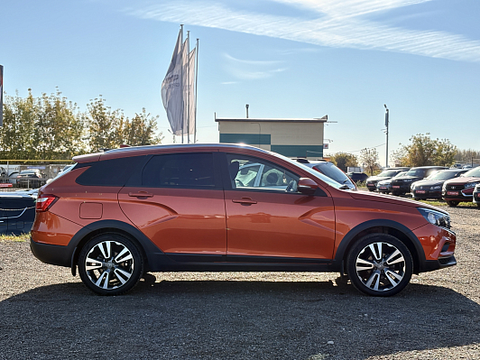 Lada (ВАЗ) Vesta Luxe Multimedia, 2018 года, пробег 131080 км