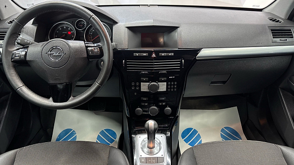 Opel Astra, 2012 года, пробег 105806 км
