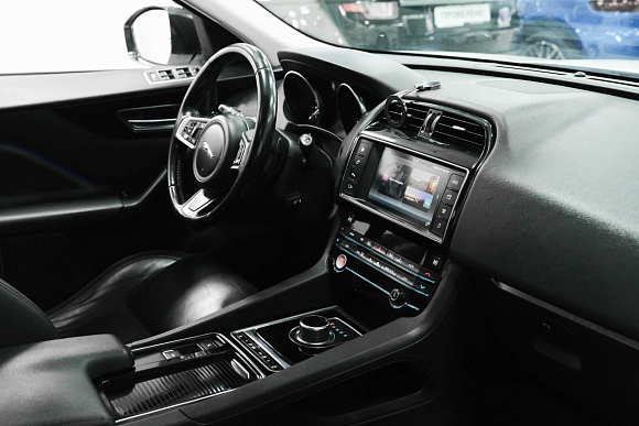 Jaguar F-Pace Pure, 2018 года, пробег 137210 км