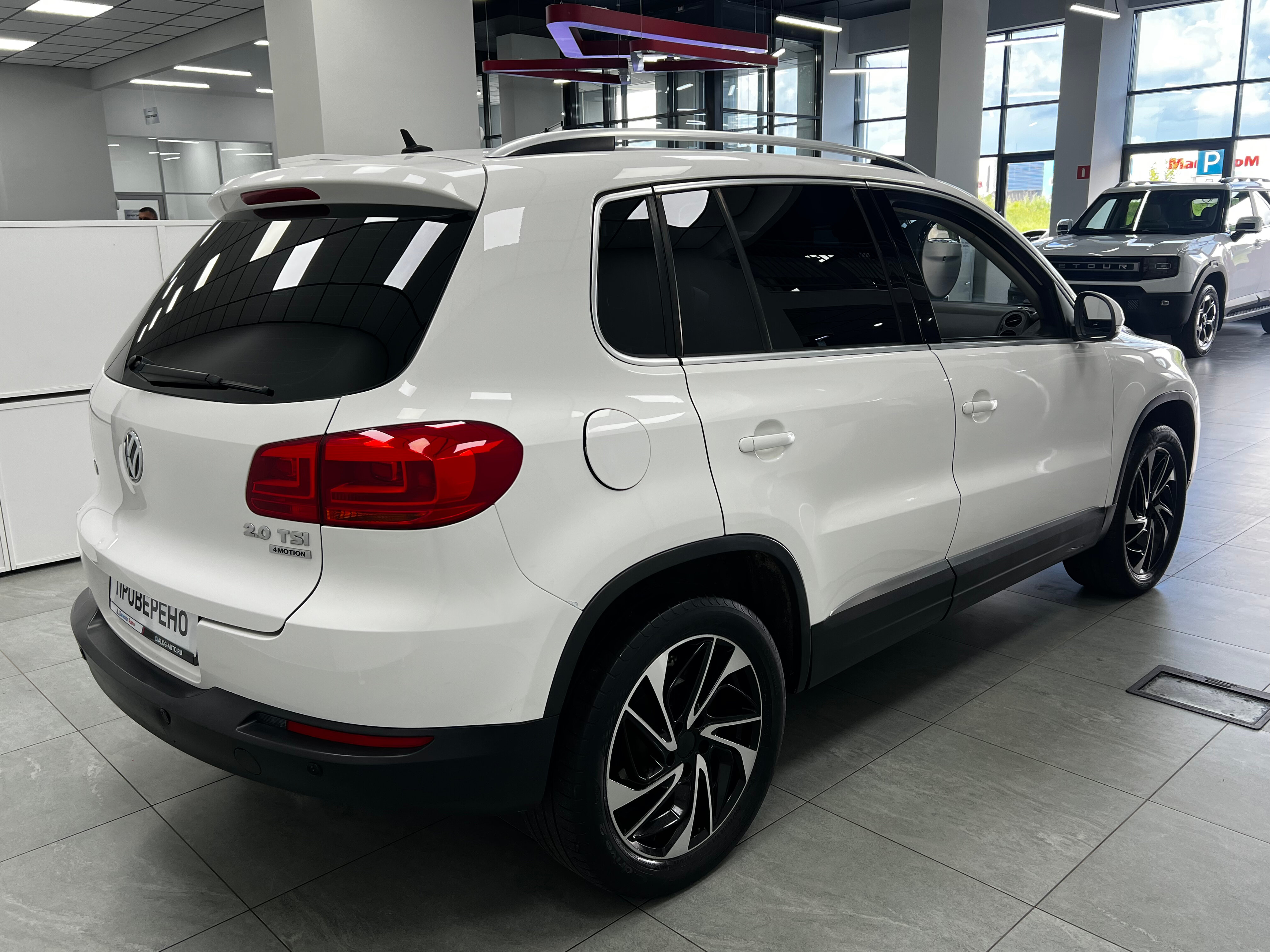Volkswagen Tiguan Avenue, 2012 года, пробег 305872 км